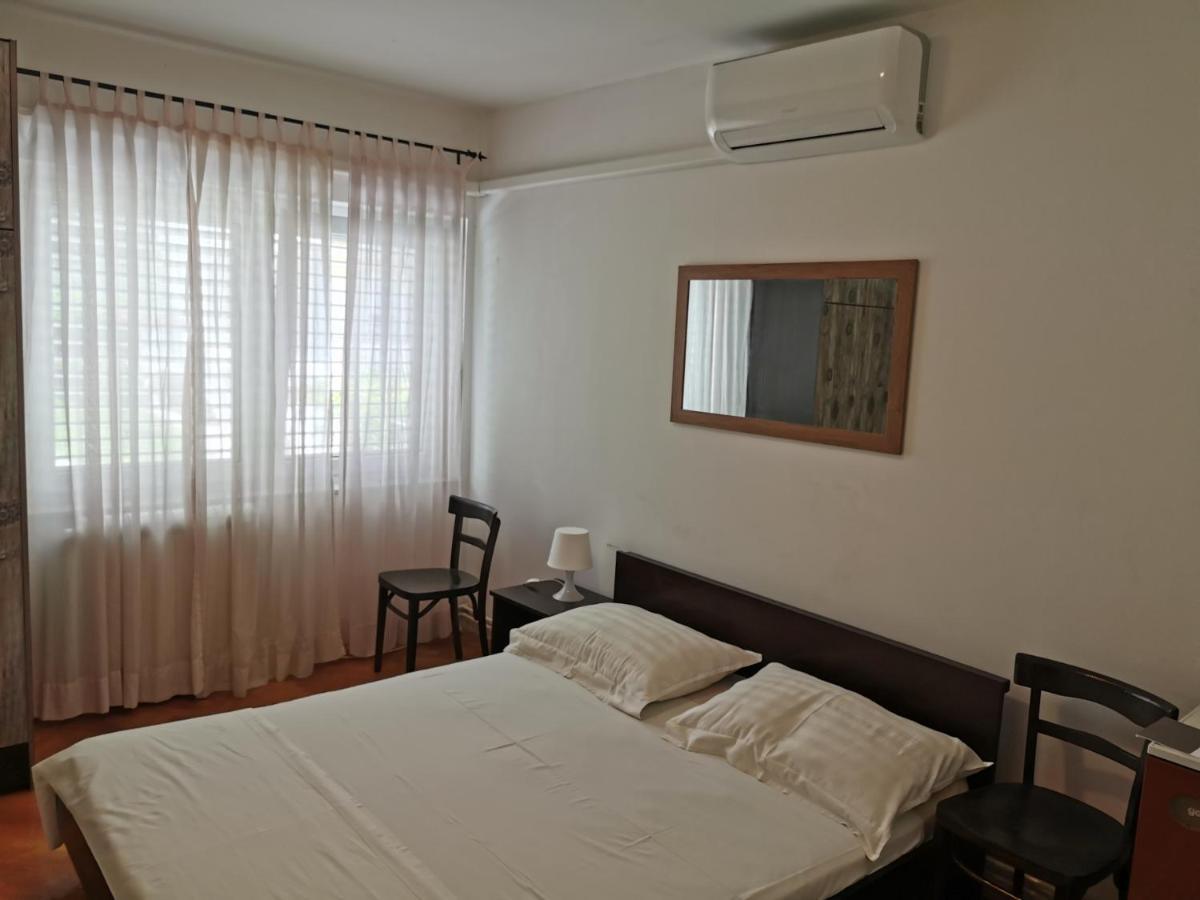 Villa Milic*** Donji Seget Esterno foto